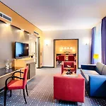 Ramada By Wyndham 호텔 4*