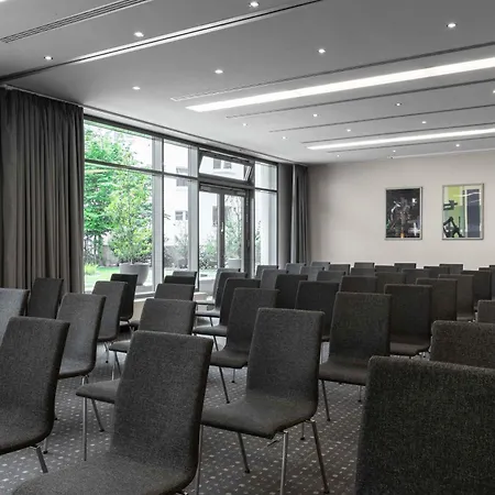 Ramada By Wyndham מלון 4*