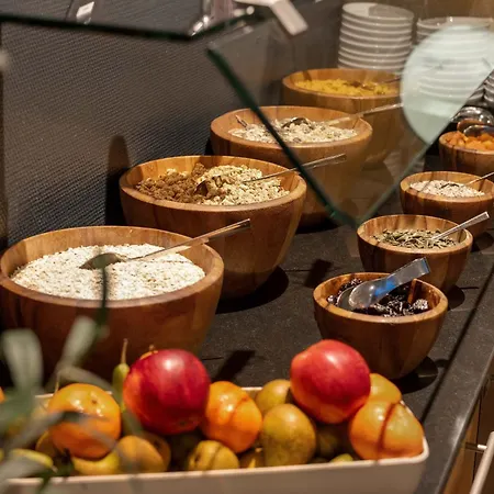 מלון Ramada By Wyndham 4*