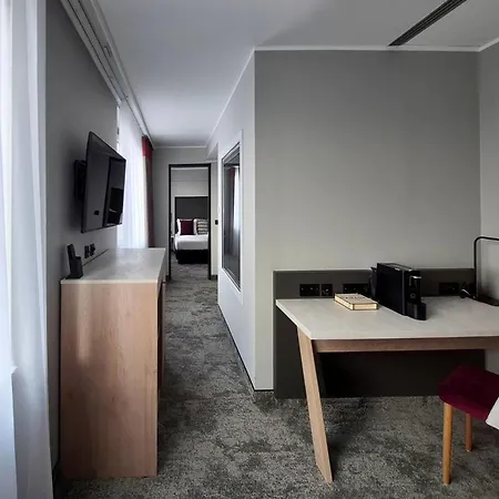 Ramada By Wyndham מלון אסן