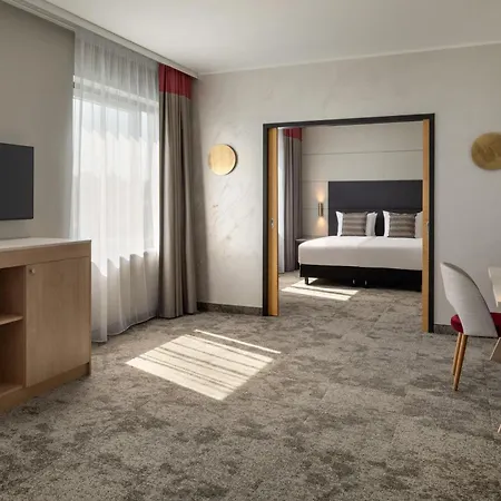 Ramada By Wyndham מלון 4*
