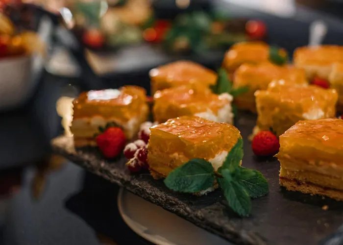 Ramada By Wyndham מלון