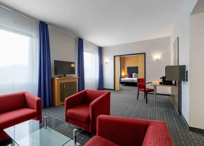 Ramada By Wyndham מלון 4*