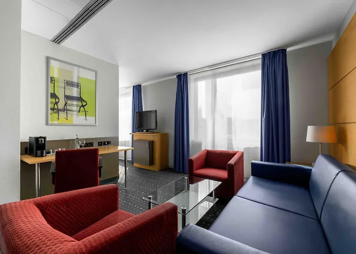 Ramada By Wyndham מלון 4*