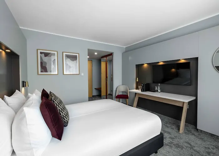 Ramada By Wyndham מלון אסן