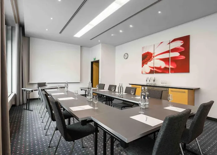 מלון Ramada By Wyndham 4*