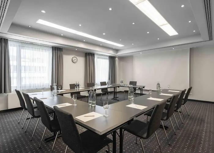 Ramada By Wyndham מלון 4*