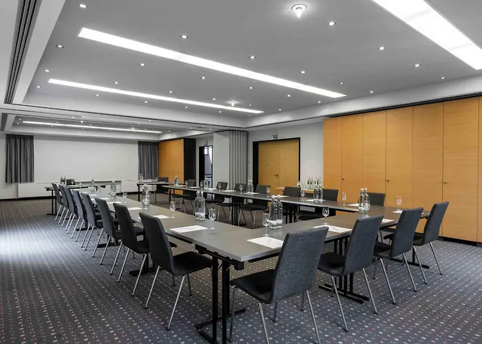 Ramada By Wyndham מלון אסן