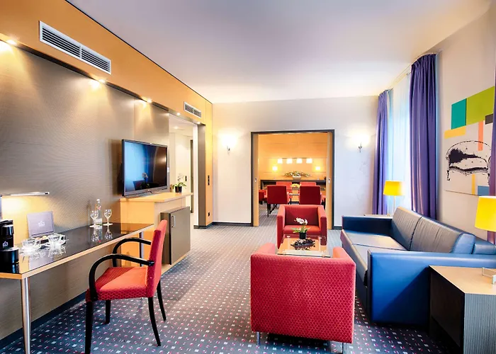 Ramada By Wyndham מלון 4*